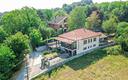 villa-indipendente-immersa-nel-verde-con-ampio-gia