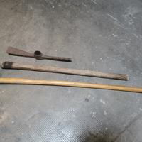 Piccone e zappa da giardino