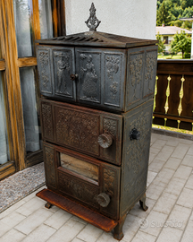 Stufa in ghisa decorata vintage da restaurare