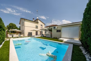 VILLA SINGOLA A BARICELLA