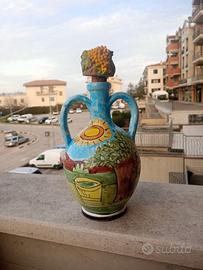 Anfora di terracotta dipinta a mano