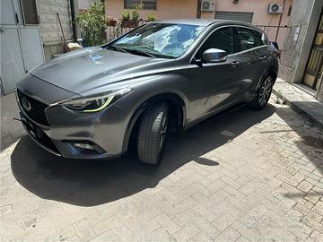 Infiniti q30