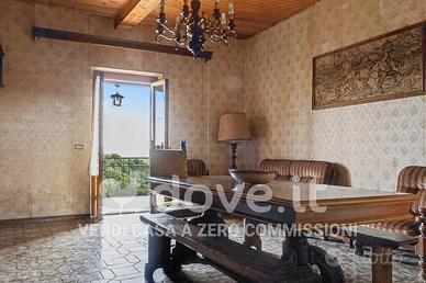 Casa indipendente di 160 m² con 5 locali e box aut
