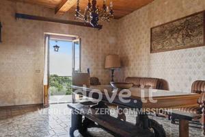 Casa indipendente di 160 m² con 5 locali e box aut