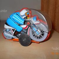 Giocattolo moto in latta d'epoca