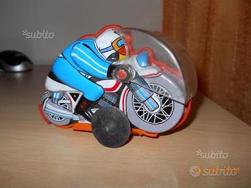 Giocattolo moto in latta d'epoca