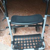 Girello deambulatore per anziani