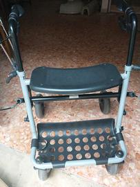 Girello deambulatore per anziani