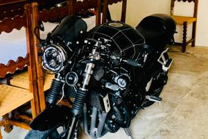 Moto Yamaha FZS600 Fazer Cafè Racer