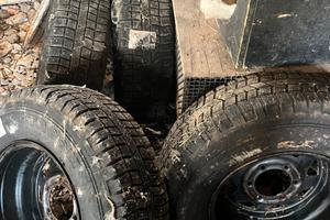 Gomme chiodate con cerchi