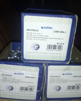 3 scatole da 200 Dadi tot 600 Autobloccanti c8-m10