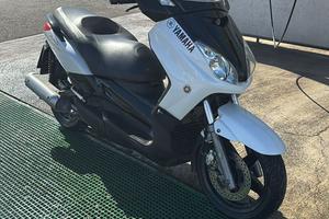 Yamaha xmax 250