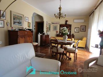 Centrale a Nuoro, con cantina e posti auto