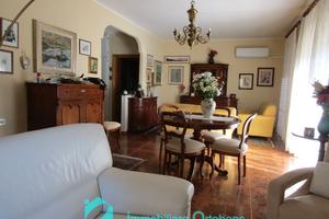 Centrale a Nuoro, con cantina e posti auto