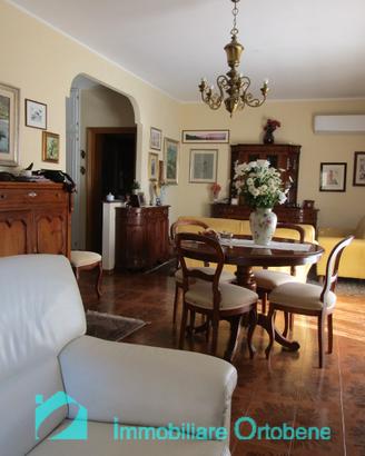 Centrale a Nuoro, con cantina e posti auto