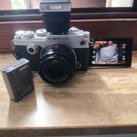 Olympus Pen-f,fondello in pellle+batteria.