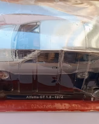 Modellino Alfa Romeo Alfetta GT 1.8 del 1974.