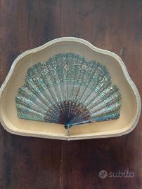 ventaglio antico con bacheca