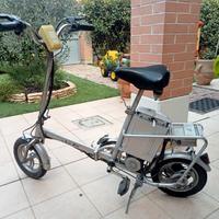 Bicicletta richiudibile elettrica