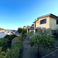 Villa singola in centro con giardino e vista mare