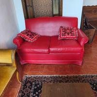 piccolo divano biposto in ecopelle