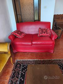 piccolo divano biposto in ecopelle