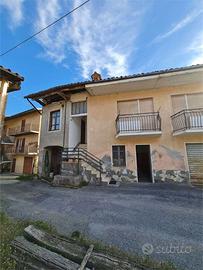 Porzione di cascina con giardino