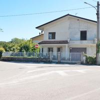 Fogliano:casa indipendente con giardino