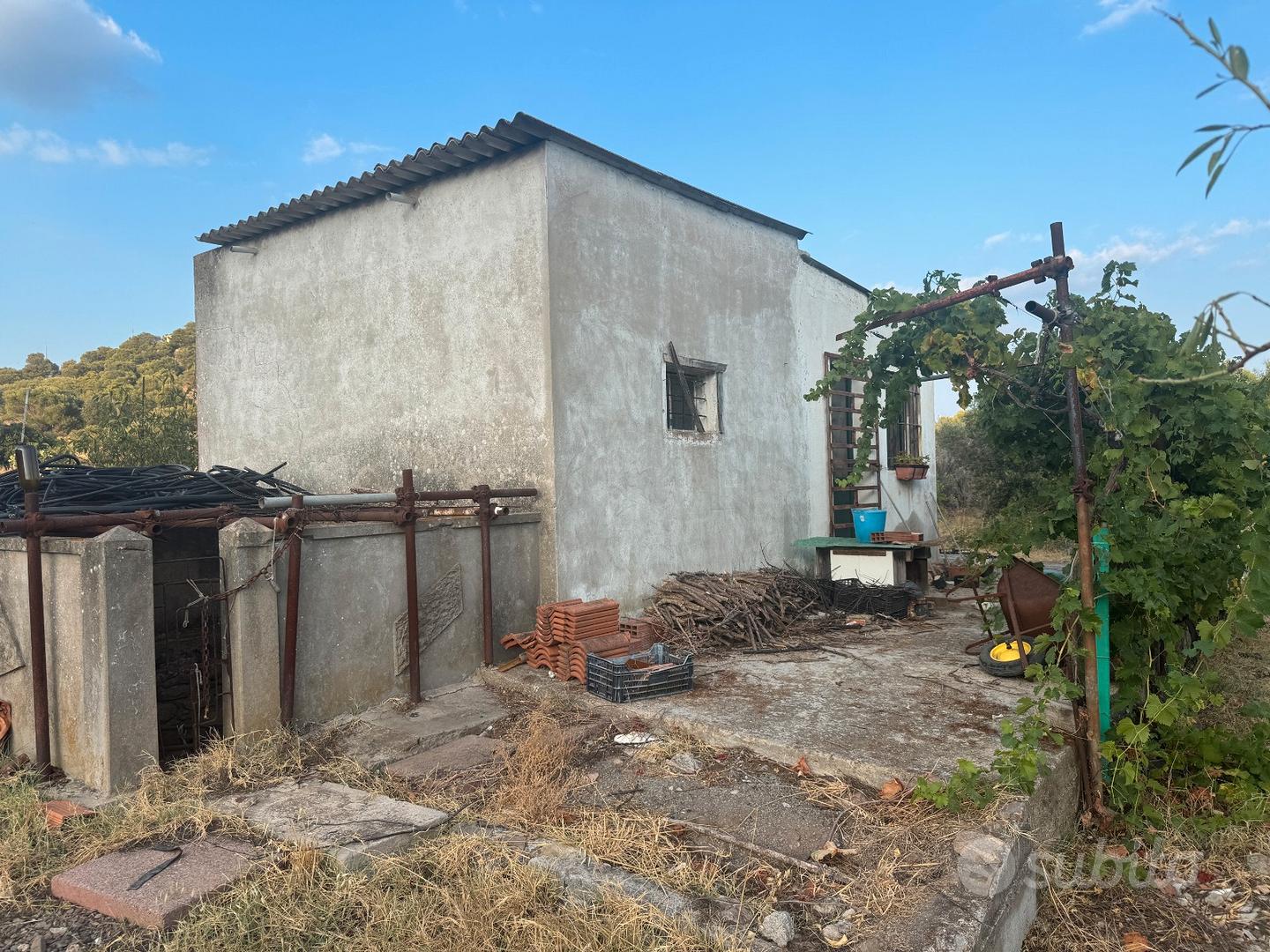 Terreno agricolo con fabbricato e riserva idrica - Vista 3