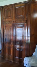 armadio in legno antico 800