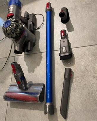 Dyson  v7