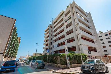 Quadrivani due ingressi box auto