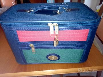 Beauty case nuovo con cinta anche a tracolla lucch