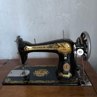 Macchina da cucire Singer con mobile in legno 