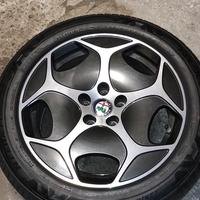 Cerchi+Gomme Originali Alfa Romeo 17" 