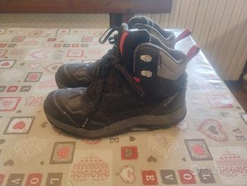 SCARPONI DA MONTAGNA, MARCA QUECHUA ,UOMO, MIS. 45