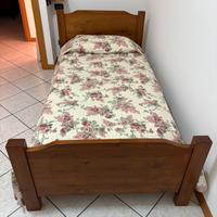 Cameretta : letto comodino sedia