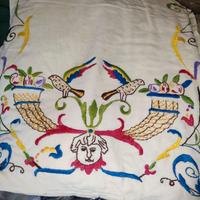 Cuscino antico ricamato a mano
