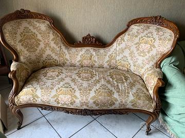 Elegante divano stile Luigi XVI