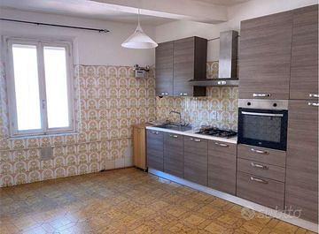 Zona Rosta App.nto mq 130+ garage.Ingresso privato