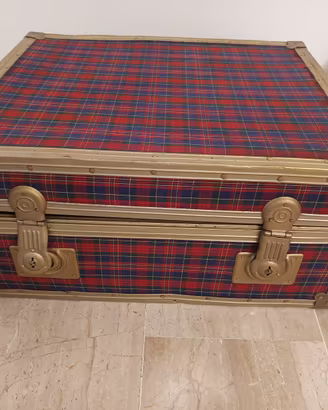 Baule da viaggio vintage in stile scozzese (tartan