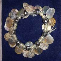 Bracciale perle e cerchi di conchiglia madreperla