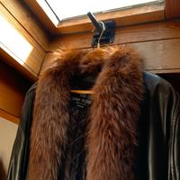 Cappotto in pelle con dettagli in pelliccia
