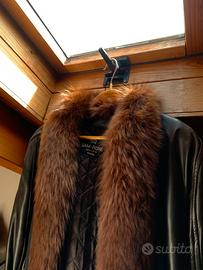 Cappotto in pelle con dettagli in pelliccia