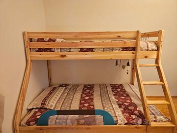 Letto a castello 3 posti (140x200 + 90x200) in Pin