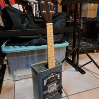 UKULELE in metallo amplificato