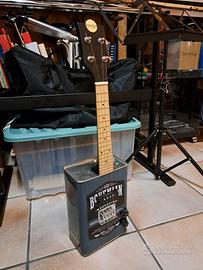 UKULELE in metallo amplificato