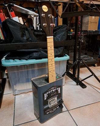 UKULELE in metallo amplificato