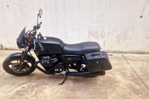 Moto Guzzi V7 III Stone (2017 - 20)