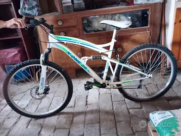 Bici mountain bike mtb X-One Extreme 26 bianca.